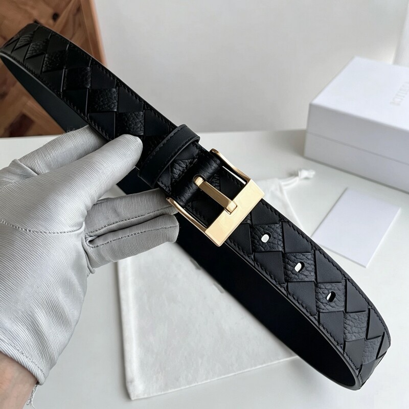 Handmade woven men's genuine leather waist belt with 3.5-inch leather buckle. A casual, fashionable, and versatile belt suitable for both busin