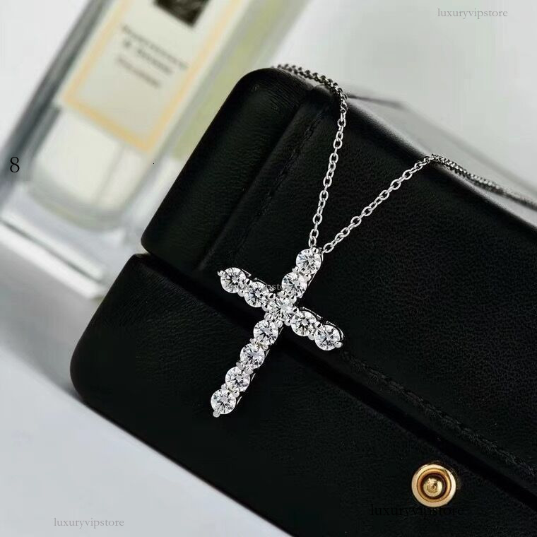 Luxury Designer Tiny Oval Pearl Necklace Simple Ladies Work Daily Matching Accessory T Brand Cross Full Diamond Necklace Choker Thick 18K Gold Plat