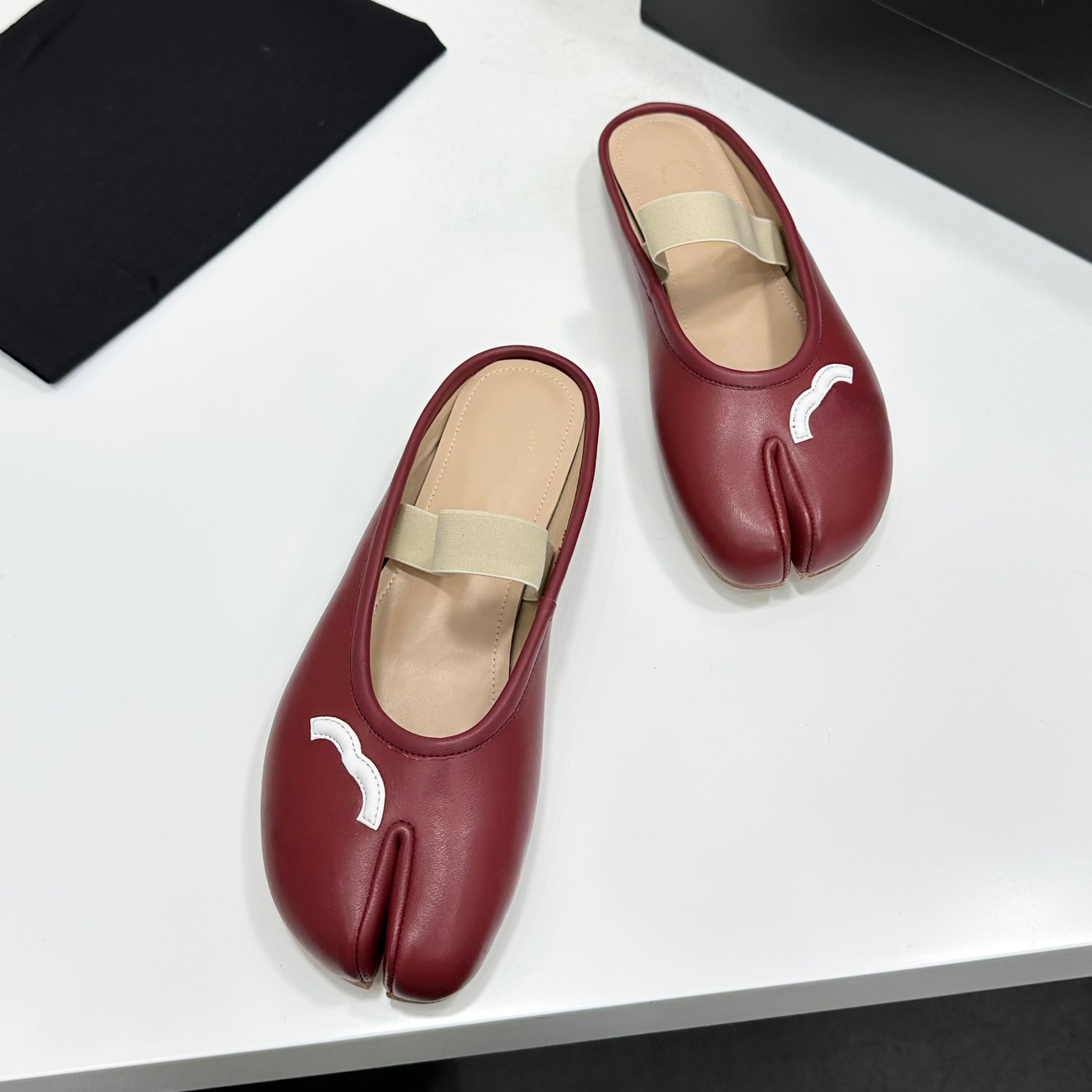 Womens Designer Dress tabi Shoe Luxury Mary Jane Ballet Flat Shoe Leather slipper Lady Outdoors sport booties Loafer Scuffs ballerina Flat Heel Run