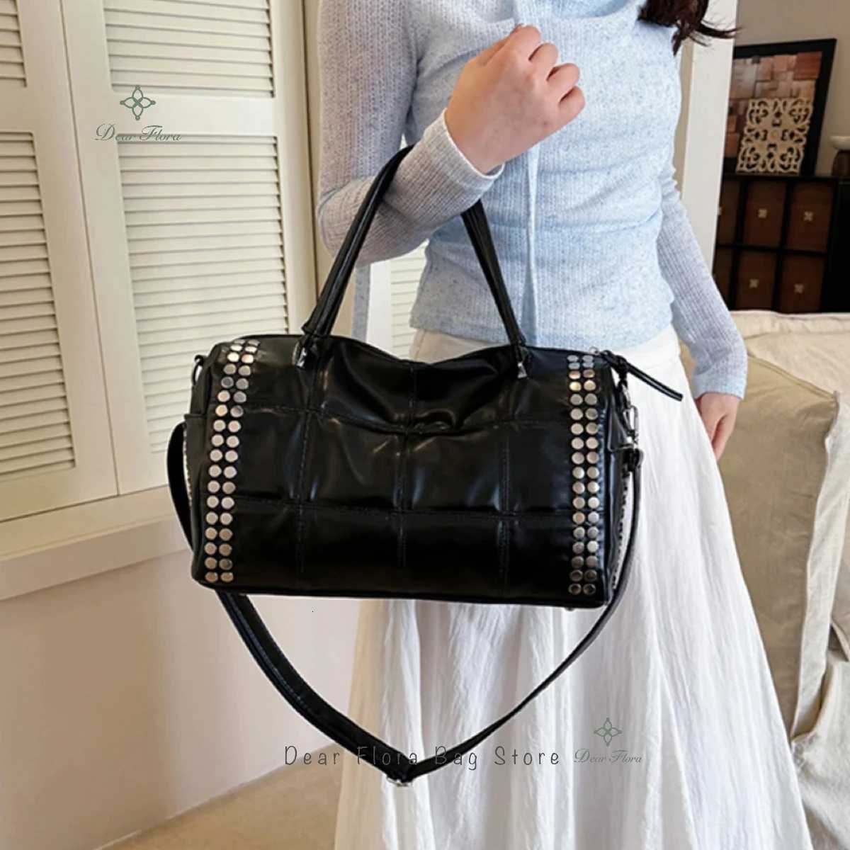 New Y2K Fashion Retro Rivet Tote Womens High end Handbag Large Capacity Motorcycle Shoulder Daily Commute Crossbody Bag X260706