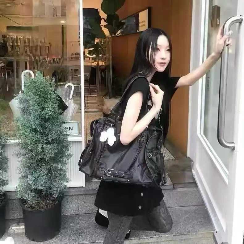 Korean brand FANCY CLUB Large Capacity Retro Fancyclub Tote with Rivets and Straps A Motorcycle Style Bag for Women X260706