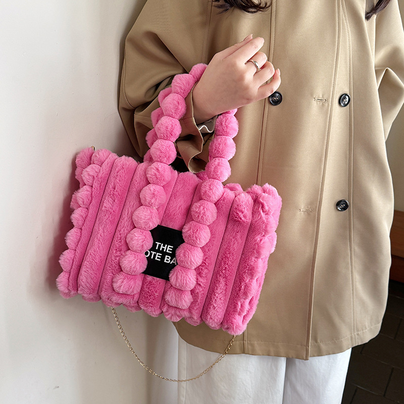 Luxury Designer Light Luxury 2026 Winter Hot Letter Large Capacity Designer Handbag Plush Trendy Pink Balck Tote Bag For Women