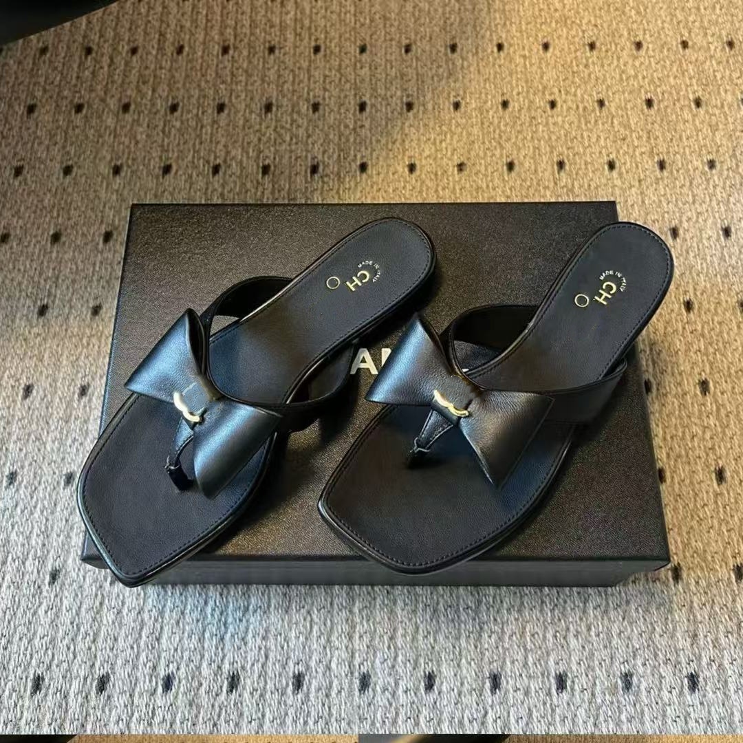 Designer Women Bow Thong Sandals Square Toe Flat Flip Flops Luxury Metal Decor Leather Slides Summer Outdoor Beach Casual Slippers For Ladies Daily