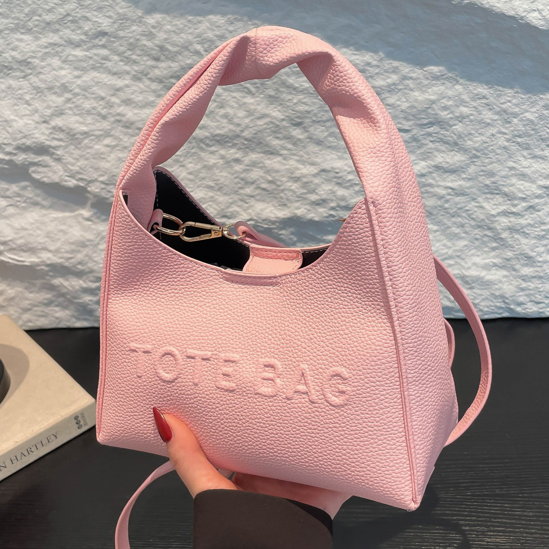 Light Luxury 2026 New Letter Designer Tote Bag for Women Casual Trendy Fashion Minimalist Shoulder Bag