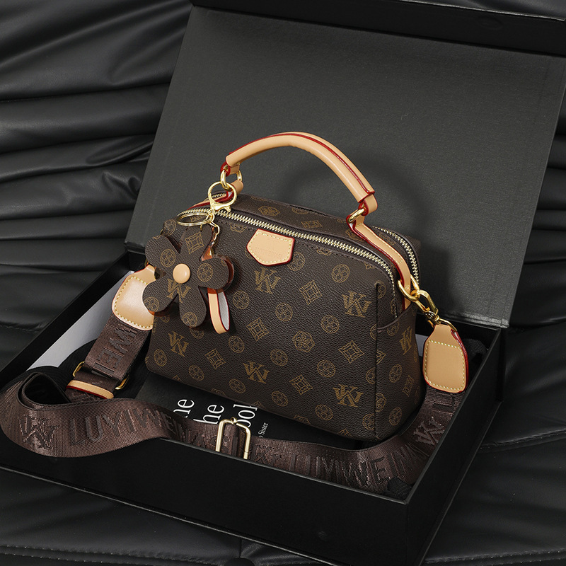 Luxury Brand Designer Bag Vintage Light Luxury Handbag Pillow For Women 2025 New Winter High-End Commuting Printed Shoulder Crossbody Bag