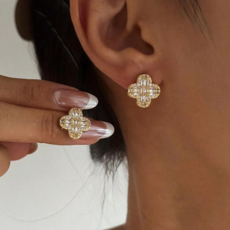 Fashionable And Exquisite Four Leaf Clover With Zircon Flower Simple Petal Embedded Long Ladder Diamond Earrings Designer Jewelry