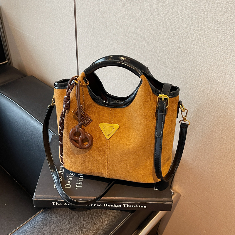 Hot Free shipping designer bags for womens shoulder bags brown green khaki Fashionable and versatile Autumn/Winter Tote Bag Commuter Shoulder Bag