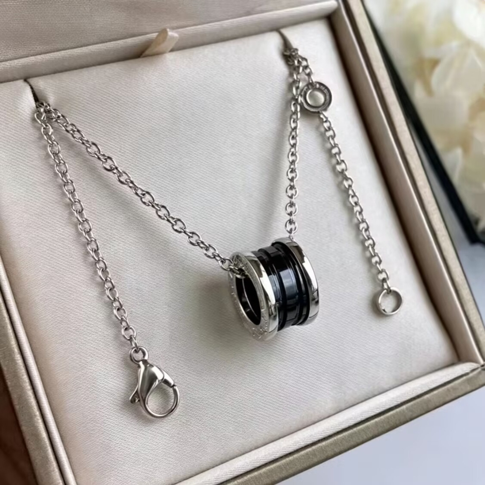 Designer Ceramic Spring Necklace Luxury Pendant Necklace for Men Women 18K Gold Plated Couple Choker Vintage Classic Minimalist Necklace High-Qua-image-1114010367