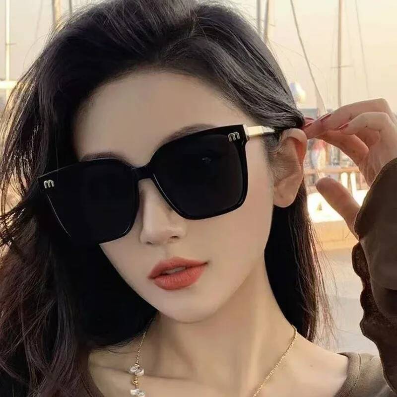 Fashion Brand Luxury Designer Women Square Letter Mirror Summer Shades Glasses Trendy Vintage Travel Sunglasses