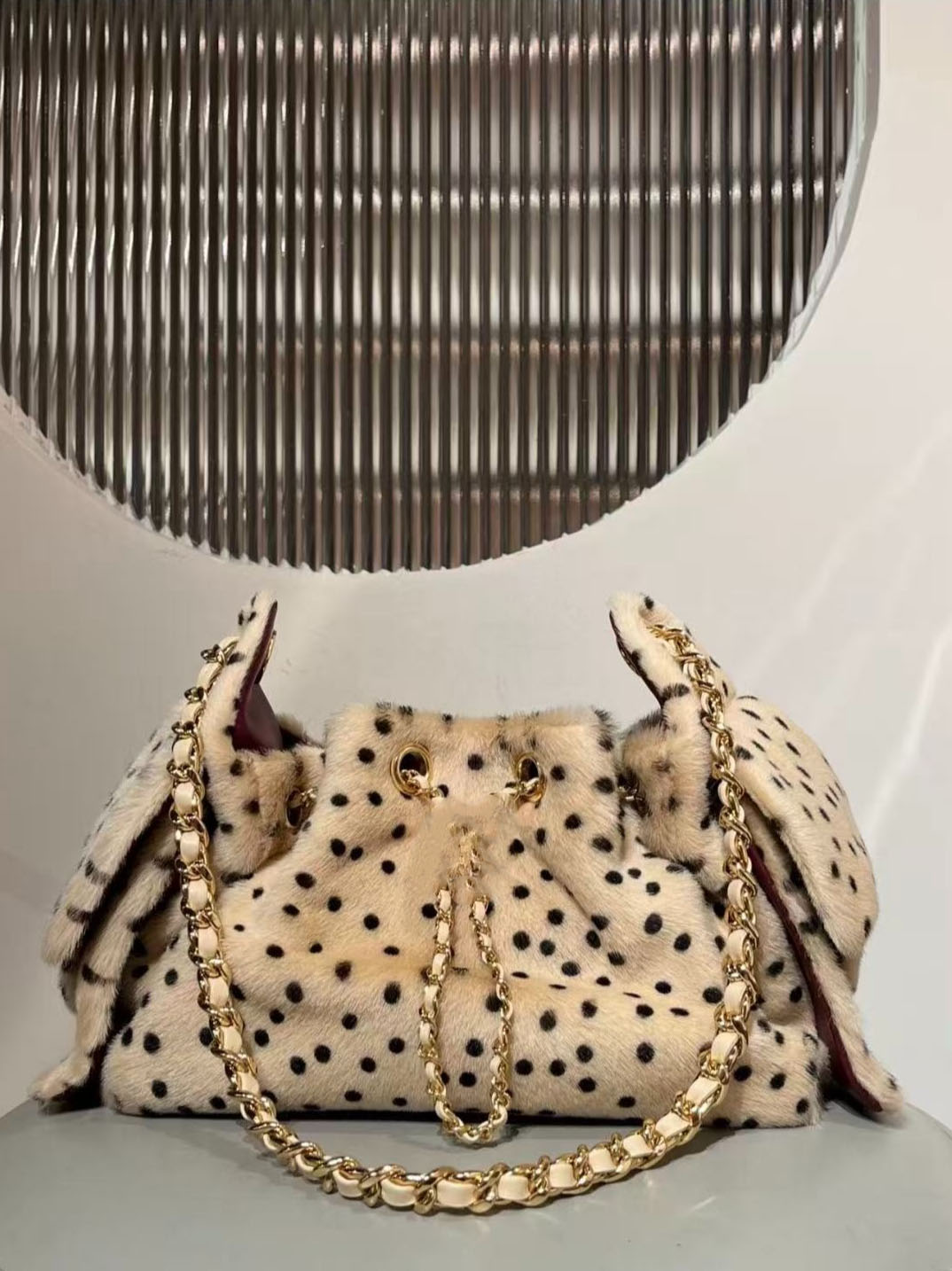The 2026 new high-end handmade leopard print designer bag has a soft plush exterior that's simply irresistible and especially collectible.