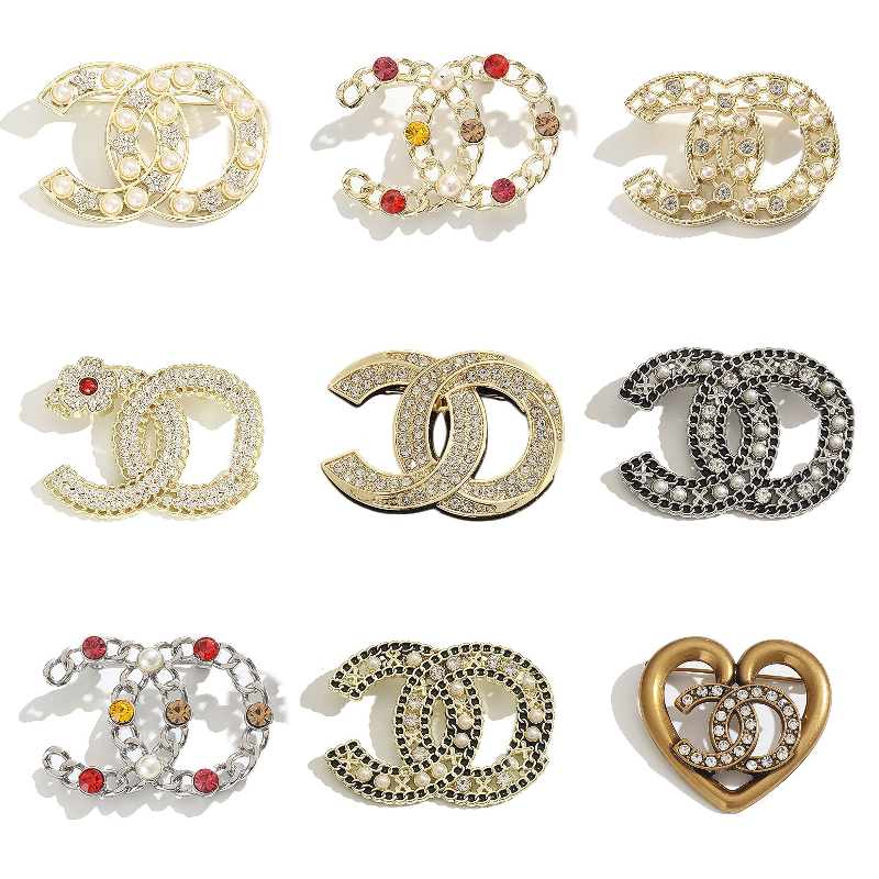 Wholesale Broche Letter Luxury Crystal Rhinestone Pearl Brooch Pins Metal Designer Women Jewelry Fashion Accessories