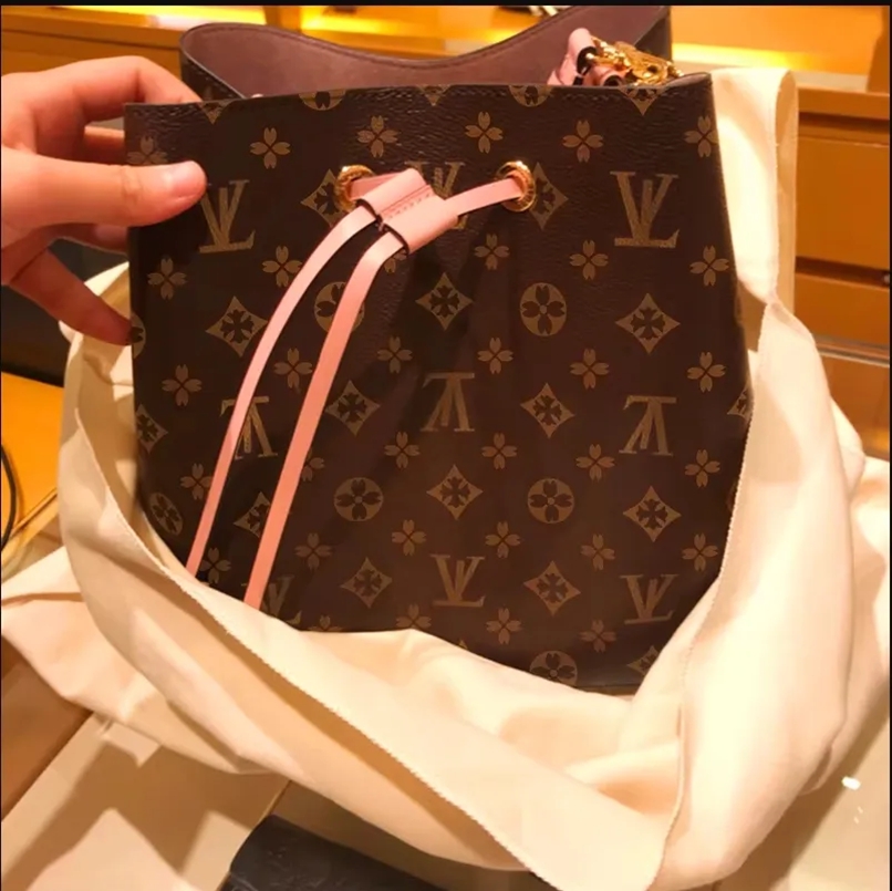 2026 Picks Luxury Designer Women FashionEmbosed Large Capacity Bucket Bag RetroClassic Printed Handbag Luxury CommuterSingle Shoulder Party Bags
