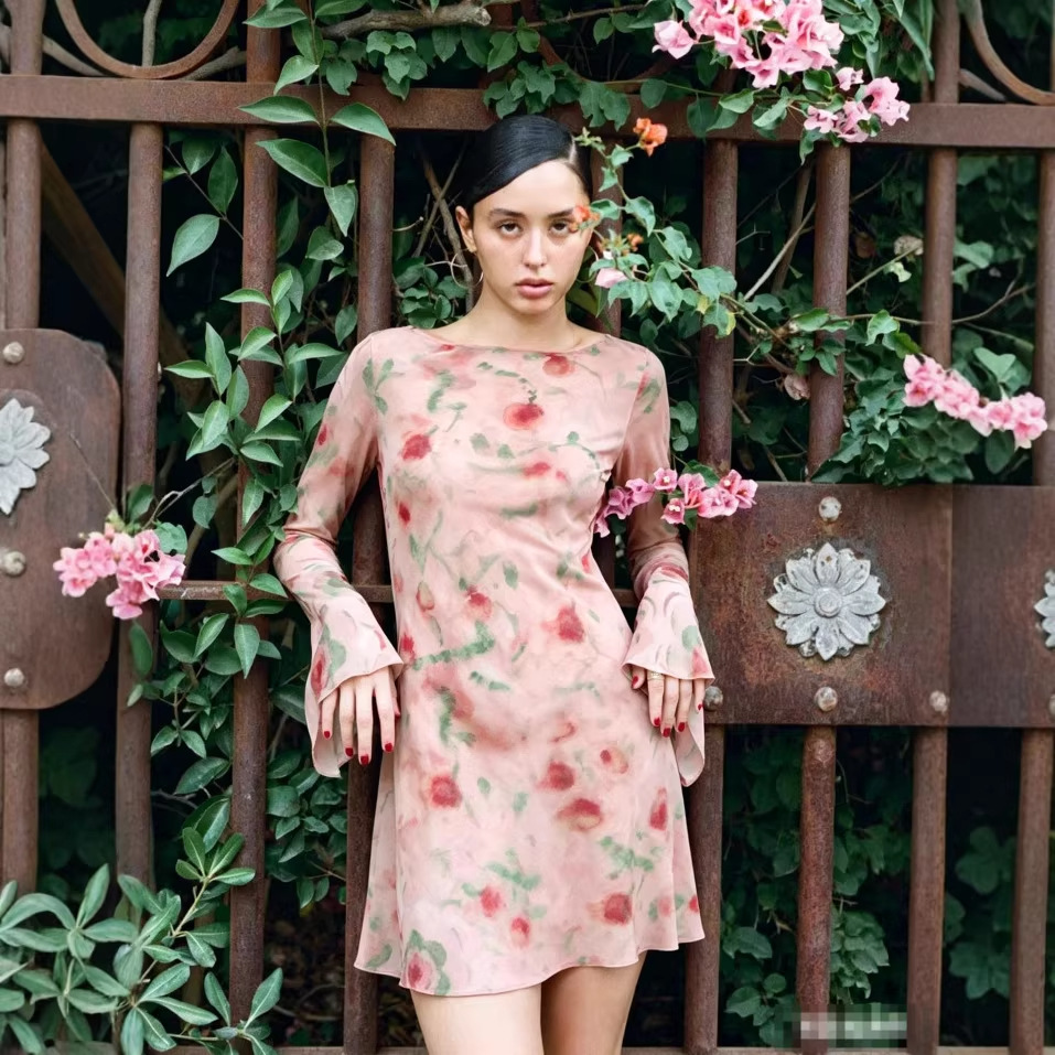 robe longue en soie imprimée, design de niche française, avec taches d'encre, col rond, manches en corne, pour femmes