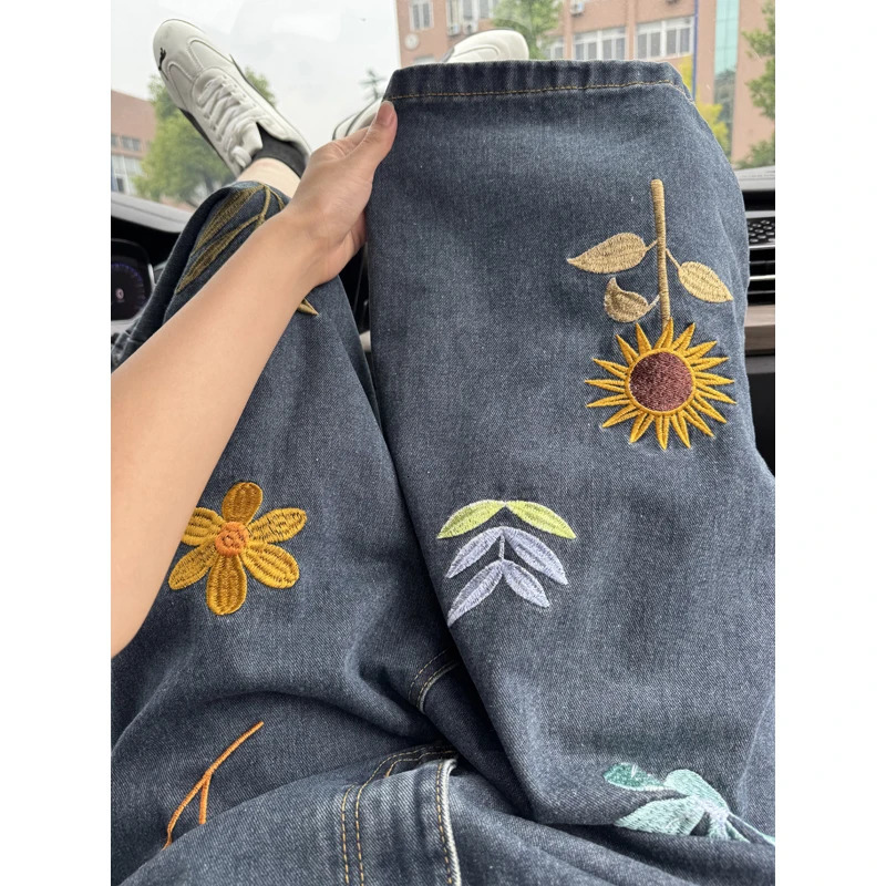 Unisex Korean Style Y2K Floral Embroidery Denim Shorts American Ins High Street Straight Leg SevenPoint Jeans Couple 260630BANJIA