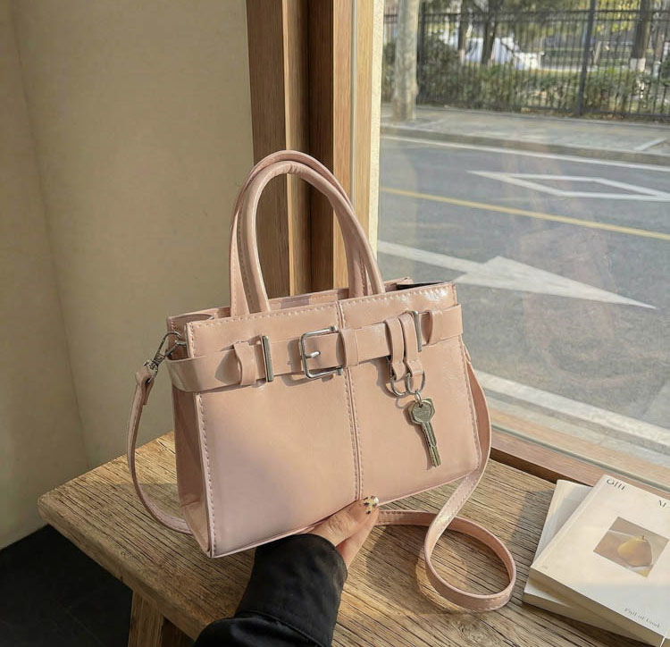 Free Shipping Worldwide luxury Classic Solid Ladies Luxury Handbags Small Size Dating Party Top Handle Handheld Purse new