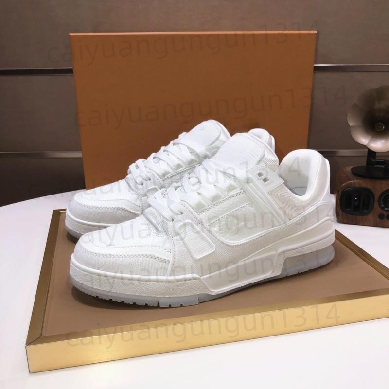 2026 fashion new Luxury casual skate shoes breathable Embossed Men's and Women's Leather Sports Shoes low-top White platform shoes men lux