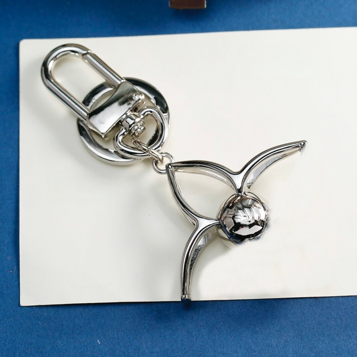 Luxe évidé porte-bonheur porte-clés en alliage d'argent sardine porte-clés brillant strass sac pendentif femmes mode voiture clé accessoire bijou