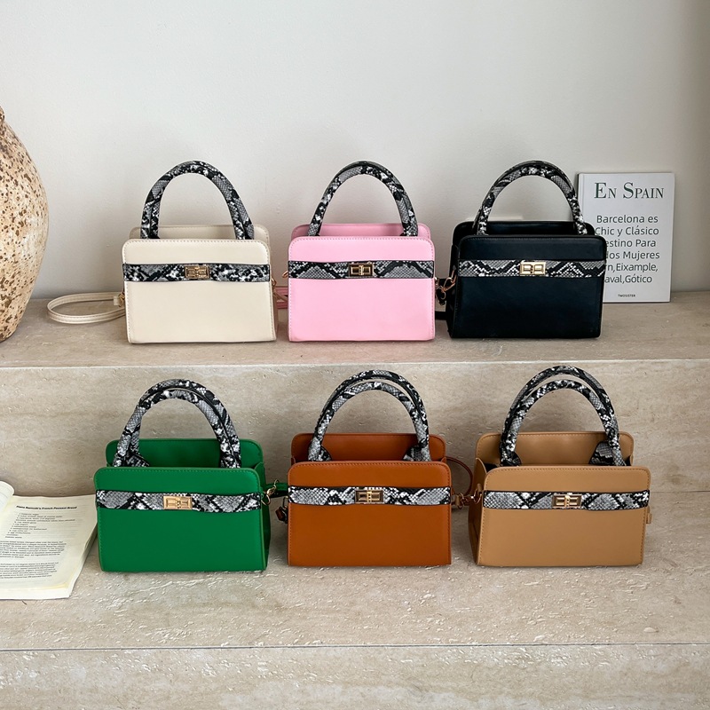 Free Shipping Worldwide luxury Solid Color Woven Women Tote Handbag Soft Material Portable Handle Daily Shoulder Purse