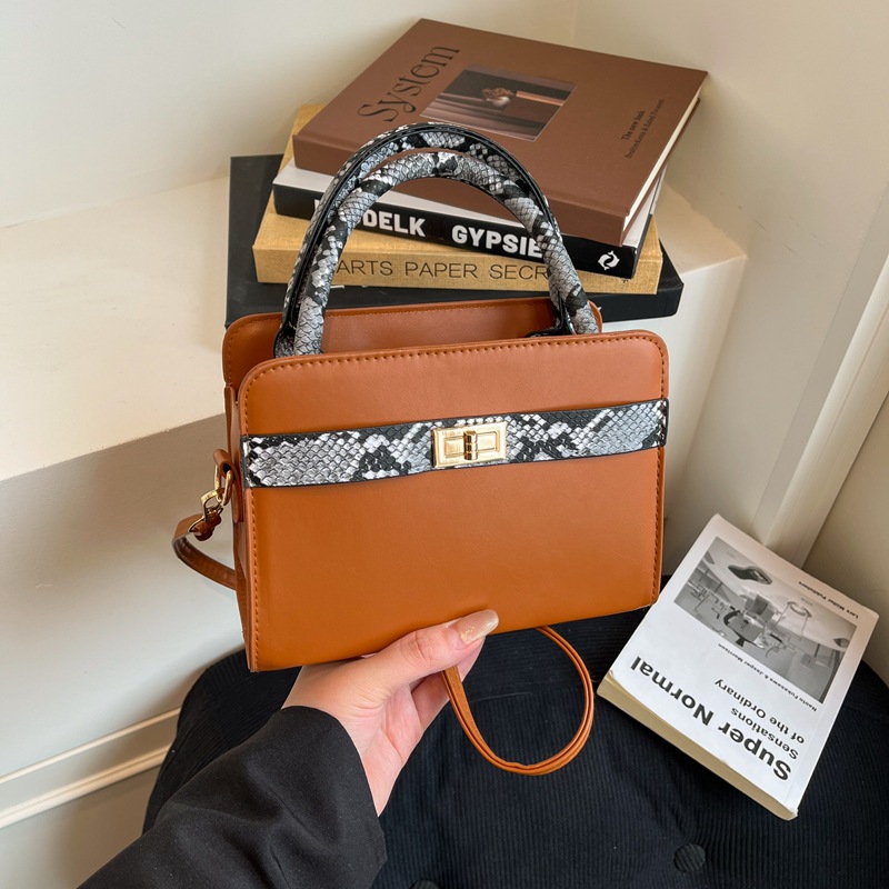 Free Shipping Worldwide luxury Solid Color Woven Women Tote Handbag Soft Material Portable Handle Daily Shoulder Purse new