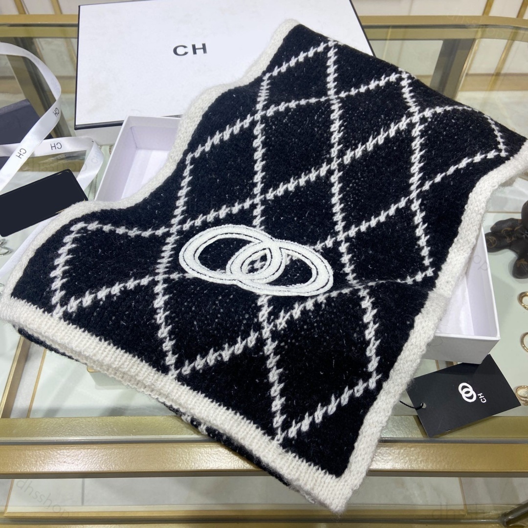 Designer's Giant Jacquard Cashmere Wool Scarf Double sided Available Two tone Design with Tassel Long Warm Winter Shawl Suitable for Men and Wo