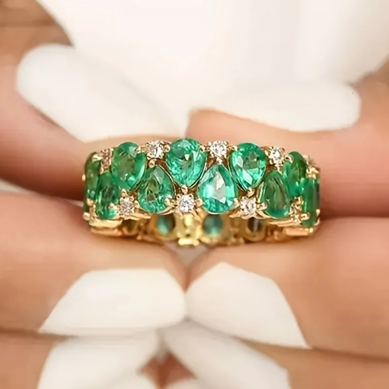 Women Engagement Band Ring Sparkling Green Zirconia Rings Classic n Elegant Banquet Wedding Ring Jewelry 260711BJ