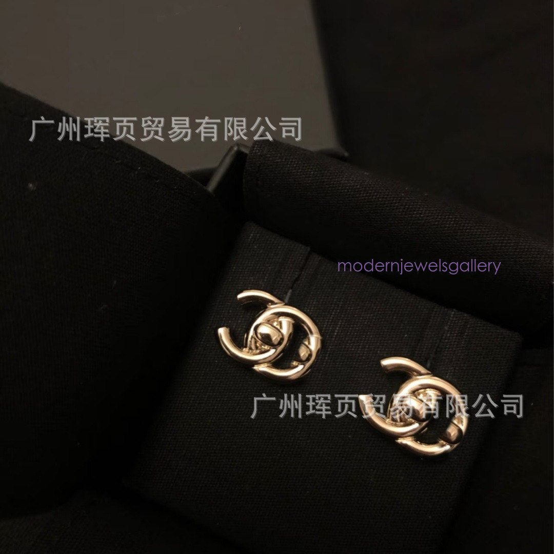 Designer Jewelry cc earrings Double C Letter Glossy Stud for Women Classic Shiny Simple Button Earrings