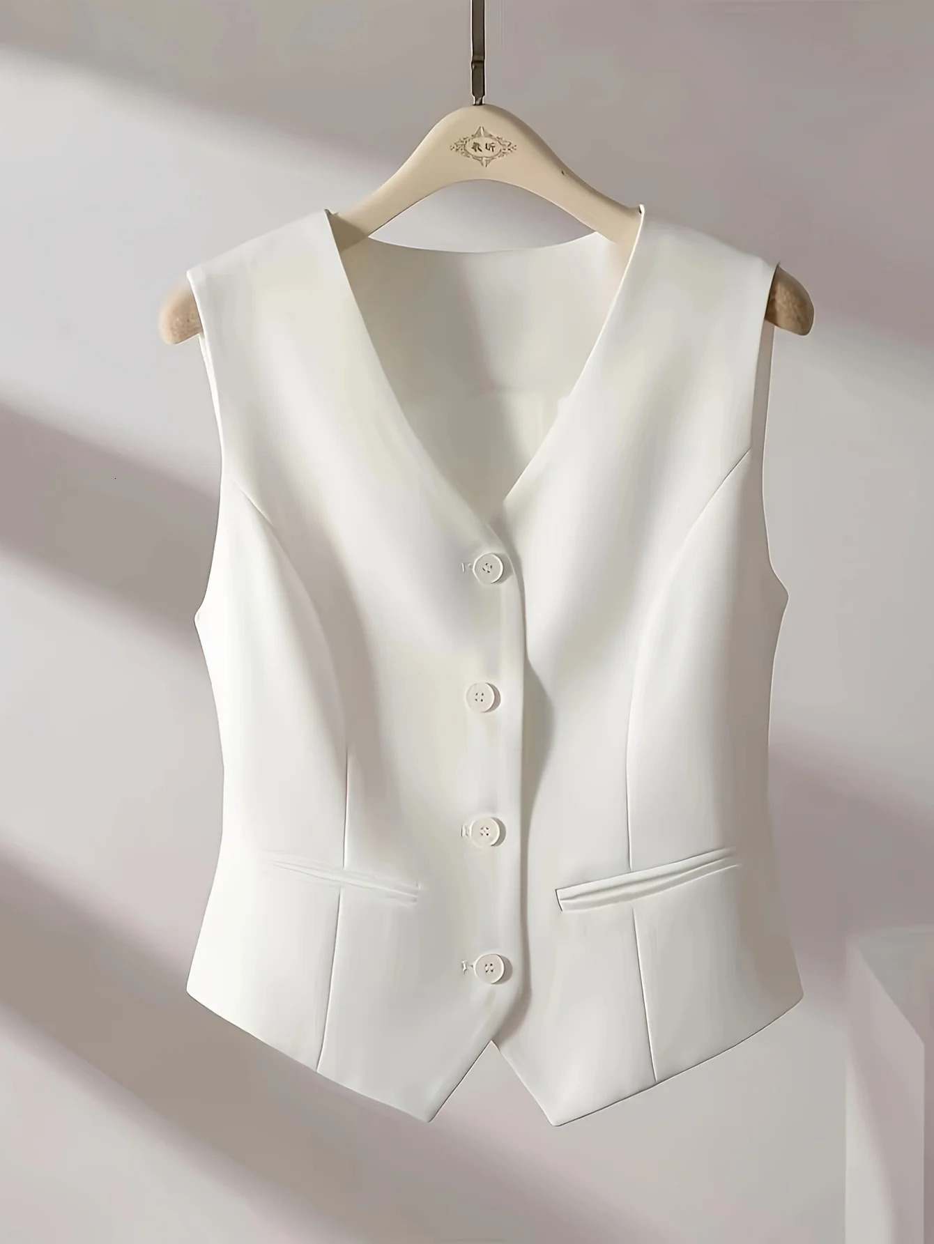 Womens sleeveless vest Vneck button front cut casual style with elegant spring summer and fall routine suitable for the office 260711banjia