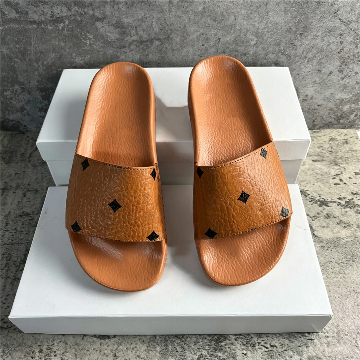 Munich Mode Femmes Pantoufles Marron Noir Sandales Dames En Cuir Pantoufle Tendance Plage Diapositives Hommes Décontracté Salle De Douche Chaussu