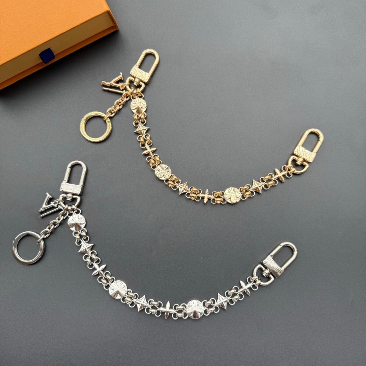 Keychains Lanyards 2026 key chain Trendy Brand Simple Luxury Bag Exquisite Keychain designer bag charms luxury New Fashionable