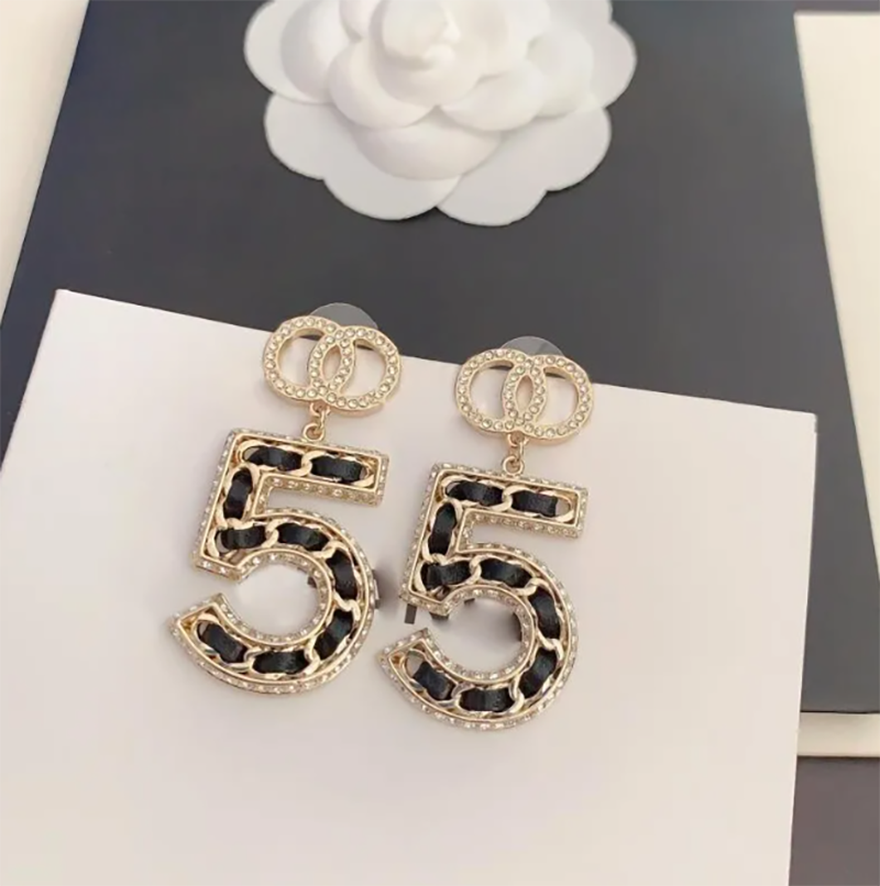 Designer 18K Gold Plated Brass Earring Fashion Leather Woven Number 5 Pendant Earrings Women Diamond Stud Letter CC Jewelry Party Jewelry Festival G