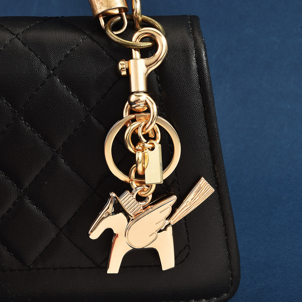 Cross Border Hot Sale Pegasus Keychain, 3D Flying Horse Bag Charm Pendant, Cute Cartoon Car Key Ring Purse Decor, Fashion Commute Accessory, Perfect