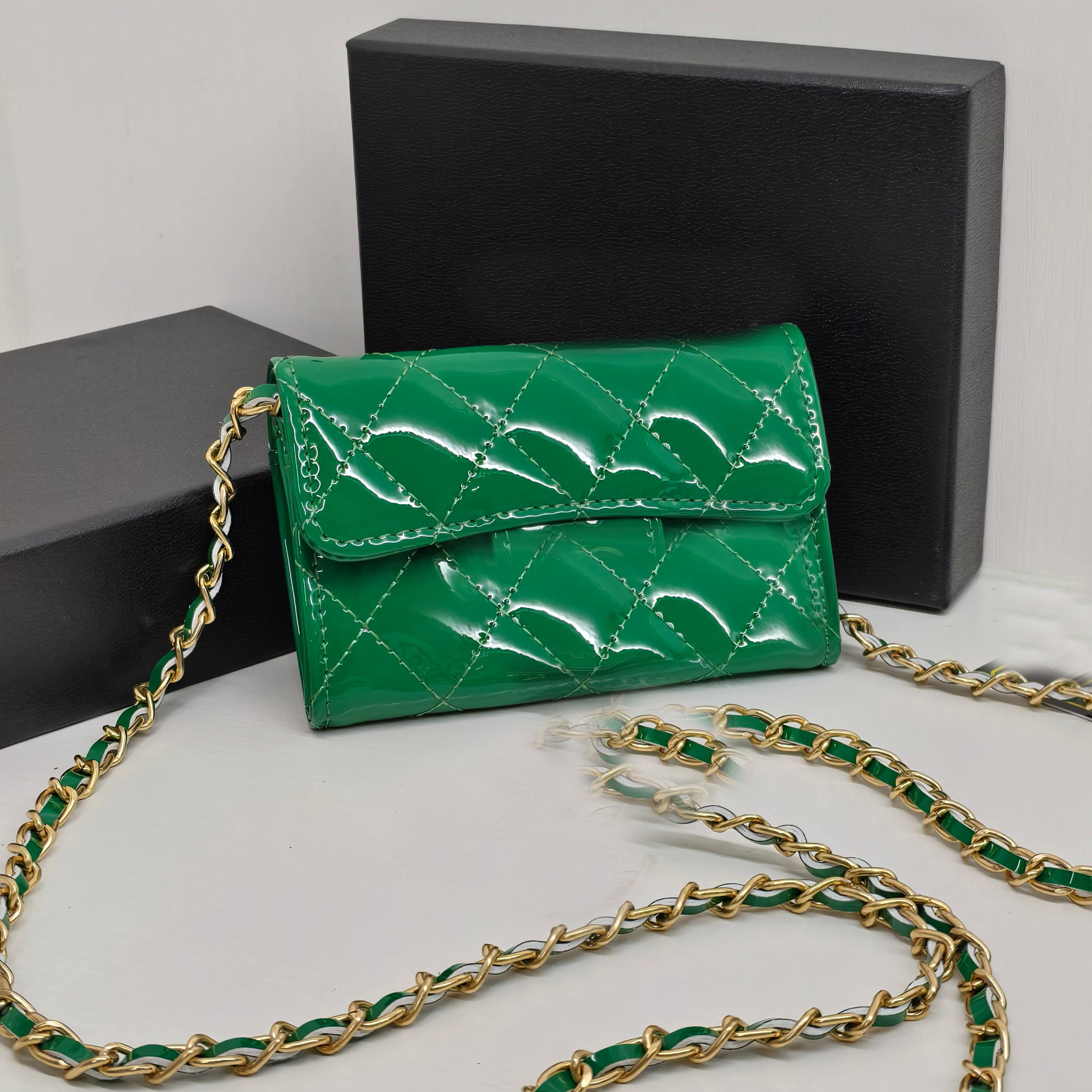 Women Quilted Patent Leather Mini Crossbody Purse Luxury Style Chain Shoulder Bag Portable Card Holder Wallet Coin Purse for Daily Use