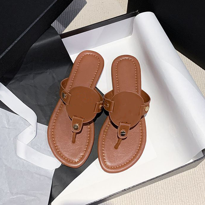 AAAA 2026 Paris Women sandals summer slipper Flip flops Luxury designer thong versatile fashion shoes flat bottomed beach shoes Tories Slide sandals