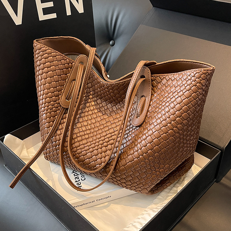 Light Luxury new vintage fashion large capacity casual tote bag commuting classic black white brown khaki cross body bag for woman