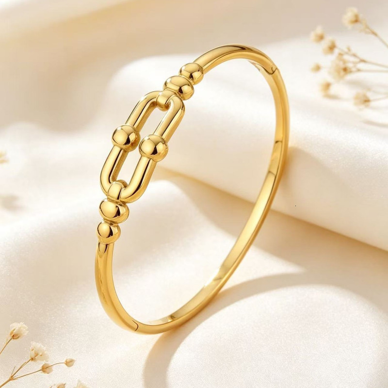European and -border horseshoe vacuum-plated open clasp bracelet, stainless steel light luxury polished women's accessory