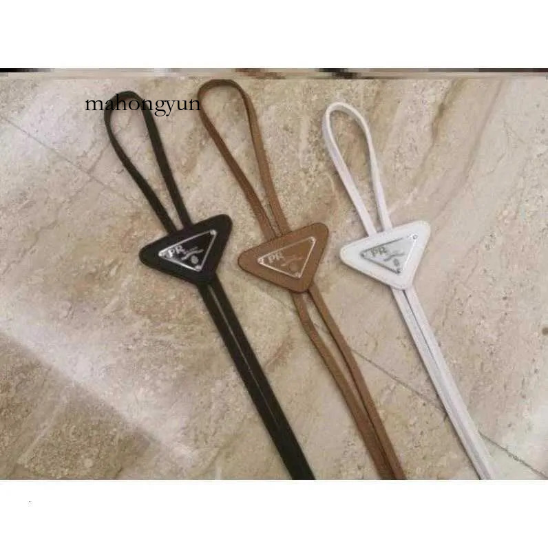 Bolo Ties Hommes Triangle Mince En Cuir Cravate Noir Lettre Vintage Cravates Garçon Chemise Accessoires De Mode Unisexe Simple Campus Style Adole