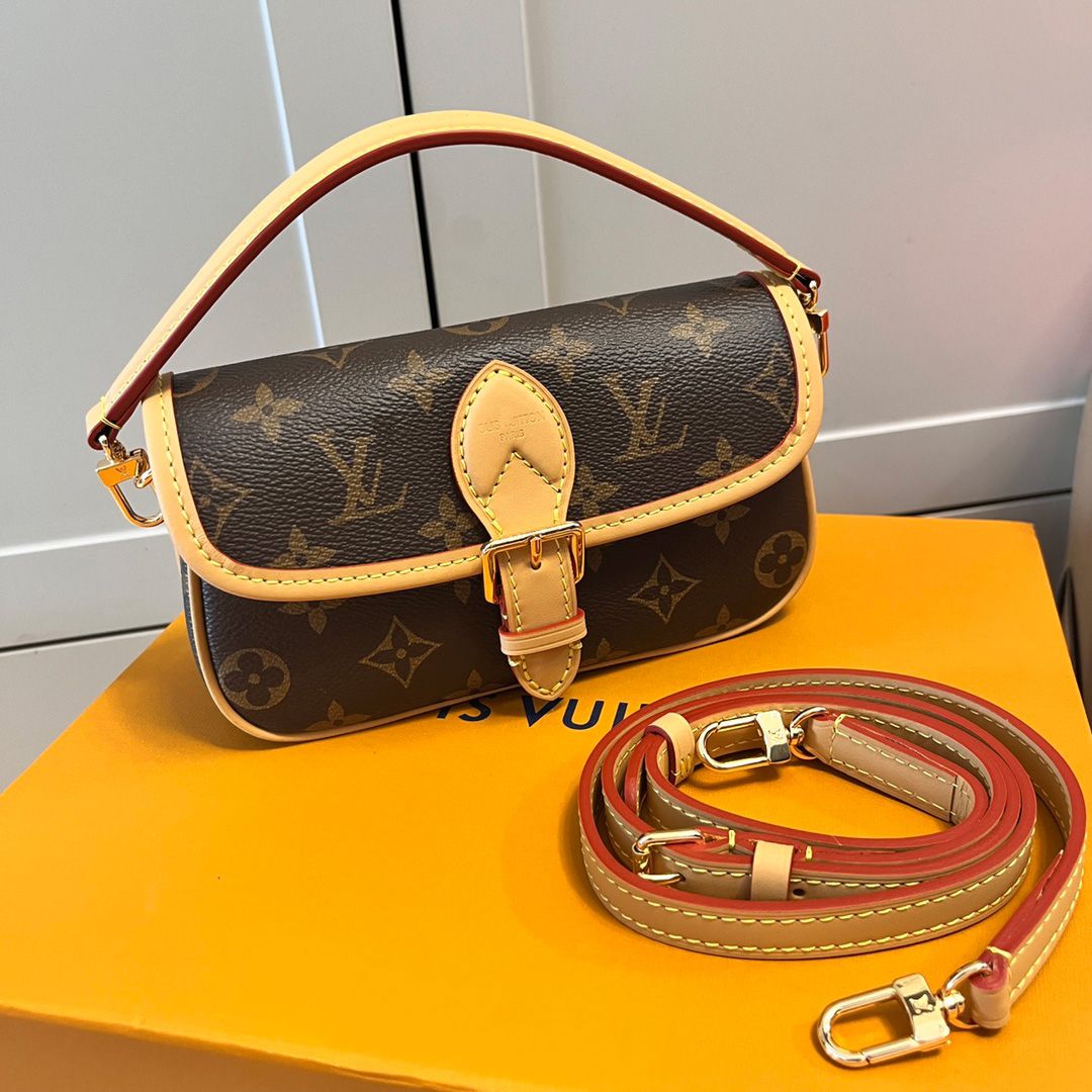 10A Designer Bags, Luxury Square Bags, Organizer Bags, Square Mini Bags, Crossbody Bags, Classic Styles, Vintage Travel Bags
