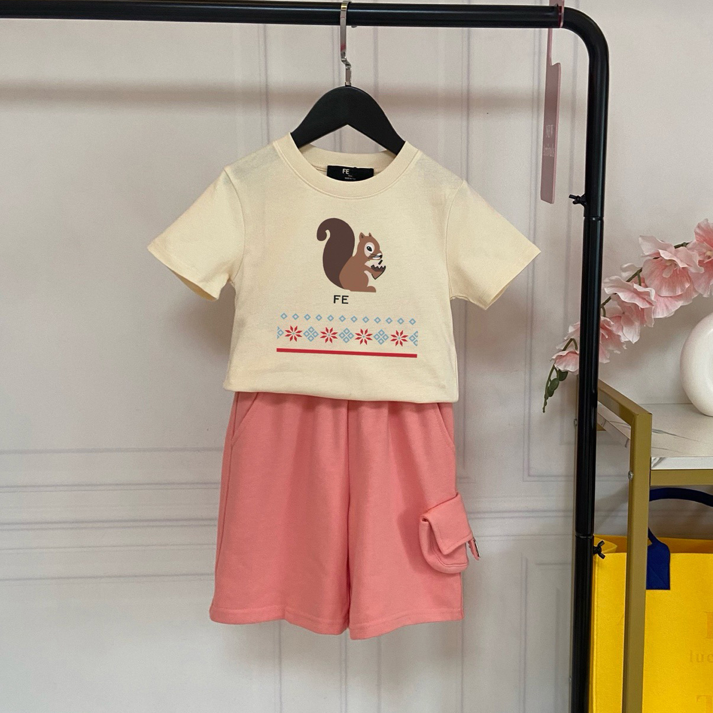 Kids Designer Clothes Tracksuit For Boys Girls Short Sleeve Summer T shirt And Loose Shorts 2Pcs Jogging Suit Childrens Clothing Cas 26Y0805