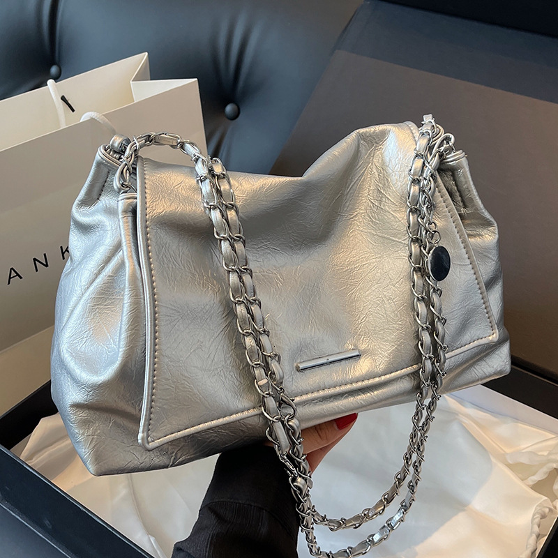 Spring And Summer Hot Selling Casual Large Capacity Soft Leather Tote Korean Fashion Commuter Lazy Style Chain Shoulder Bag For Women