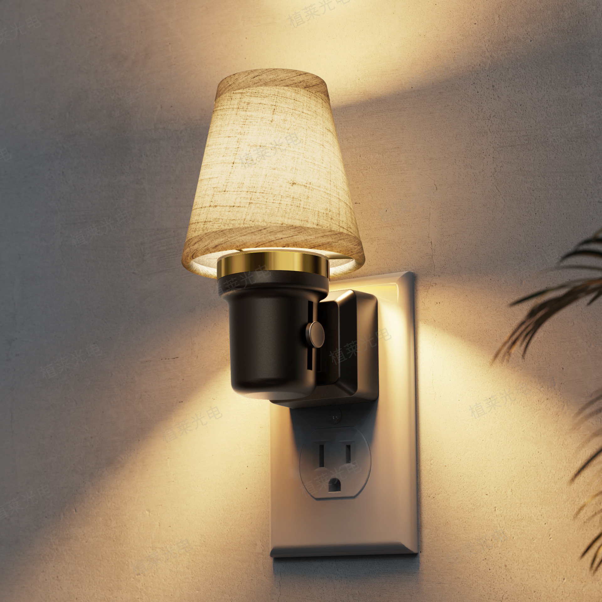Base candelabro enchufable de noche GY220 Pantalla de tela con aro dorado en forma de escalera, apta para pasillo y mesita de noche, con sensor de c