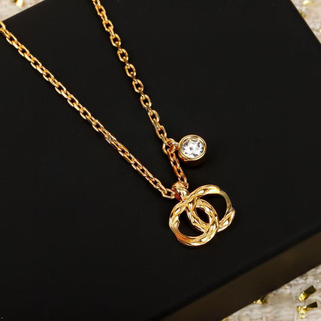 New minimalist high-end designer gold jewelry small diamond pendant necklace, light luxury exquisite fine chain collarbone chain, gift versatile jew