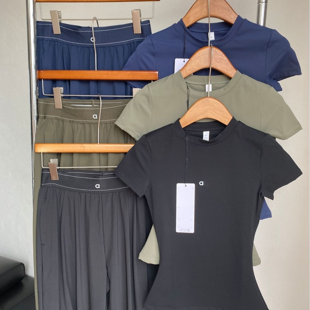 Women's Designer Casual Yoga Tracksuit Fashion Round Collar Comfort Sports Outfit Slim Fit Breathable Solid Sportswear Summer