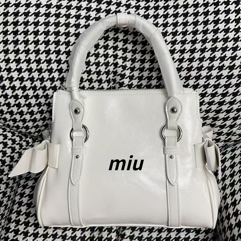 Sac de créateur d'excellente qualité Le Tter M1-U 2026 nouveau sac de moto à nœud rétro en cuir de cire d'huile mode polyvalent sac à bandoulière