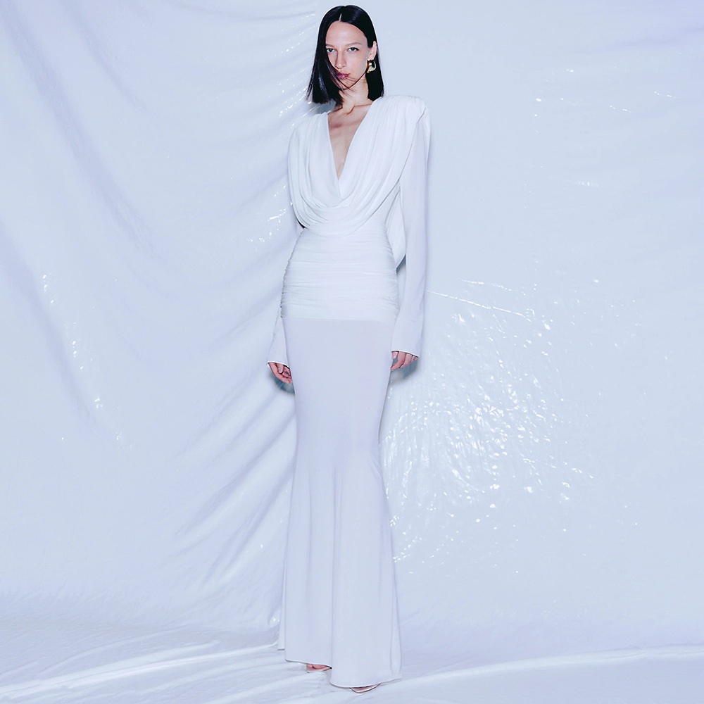 Robe longue vintage française blanche pure, robe en V profond, robe de soirée amincissante à manches longues, élégante pour les déplacements et l