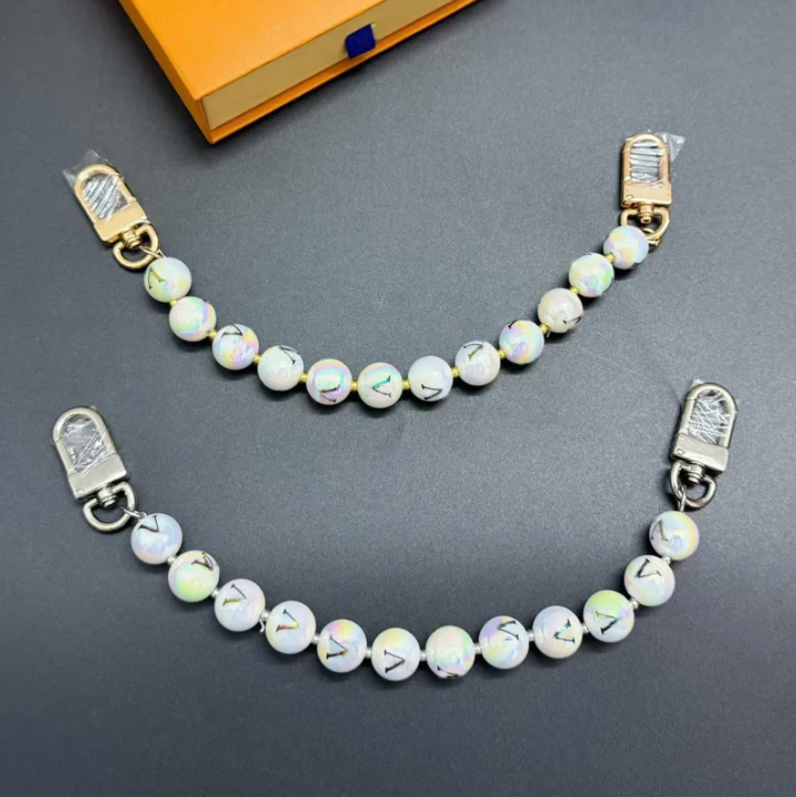 New Luxury Designer Keychain Women Letters Pearl Colors Beaded Chain Keychain Car Key Chain Buckle Jewelry Keyring Keychains Lanyards gift