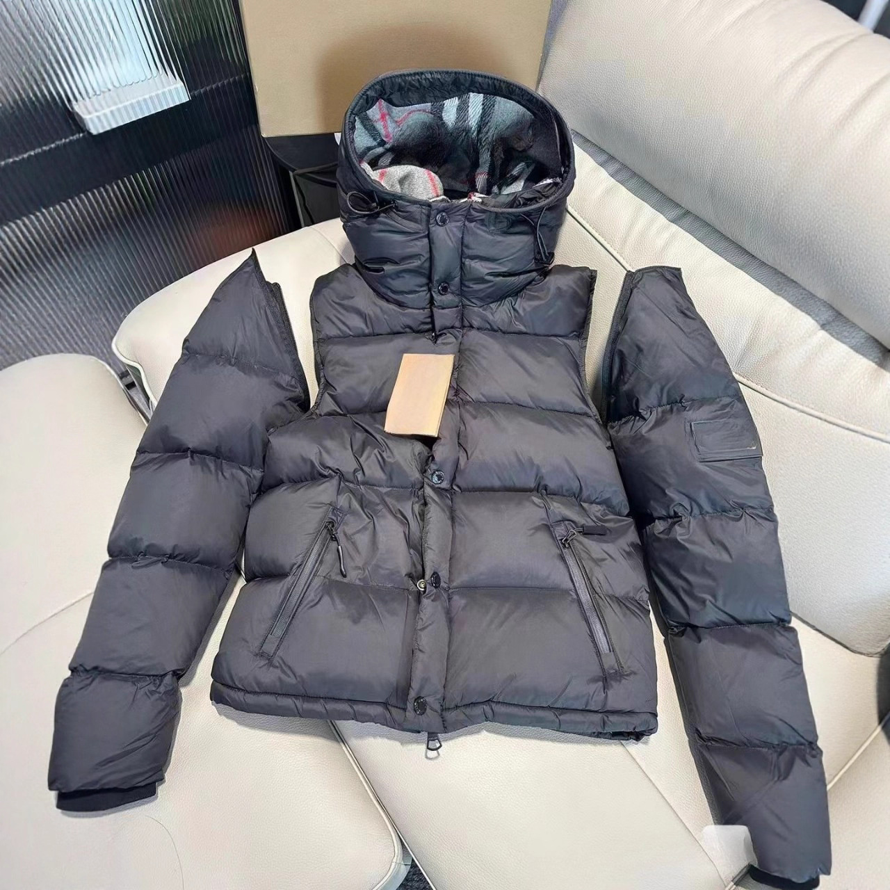 Factory Direct Premium Designer Unisex Puffer Jacket Velcro sleeve patch Down Jacket Men Women Winter Warm Casual Down Jacket With Full Body Embroid