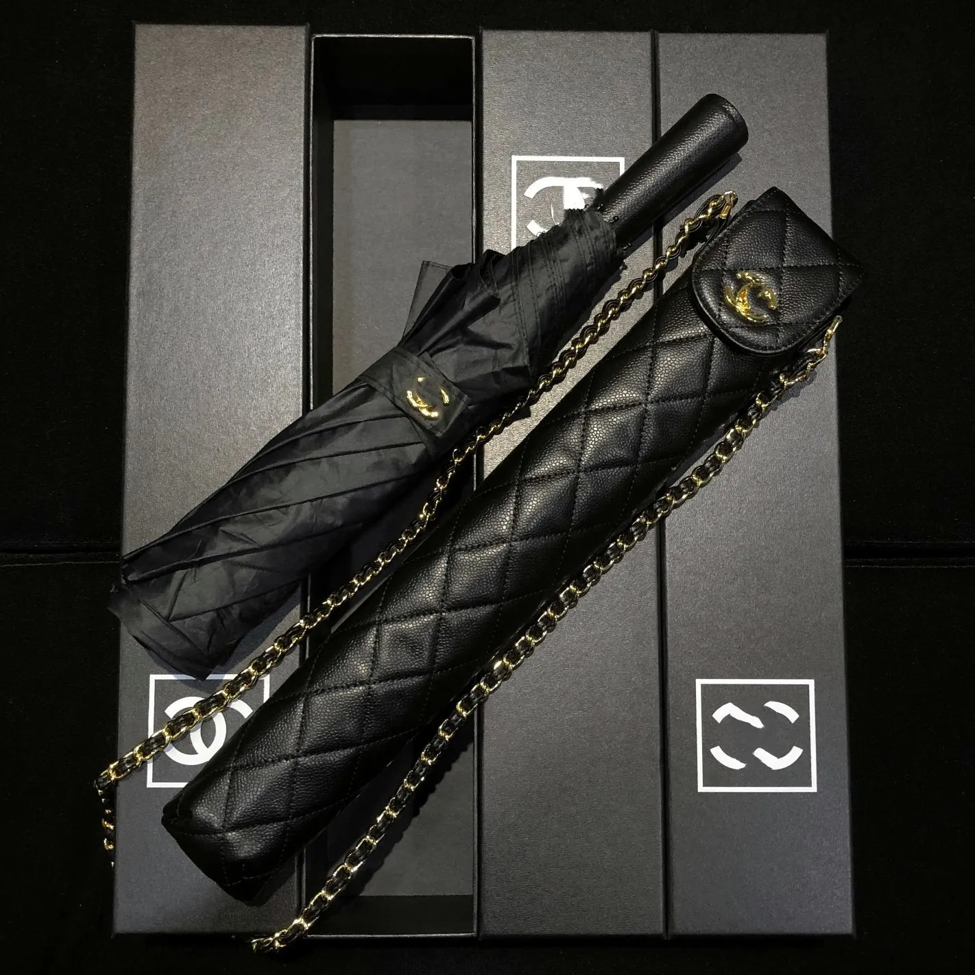 26 Hot Selling ReviemDesigner Letter Logo Sunscreen Black Rubber Long Handle Umbrella Classic Fashion Raingear