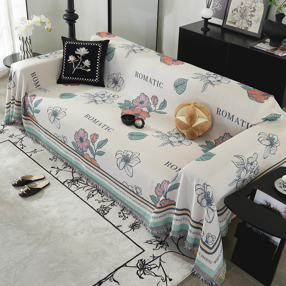 Housse de canapé de couleur crème de style français avec pompons en fil de coton, housse de canapé à l'épreuve des chats, adaptée à toutes les sa