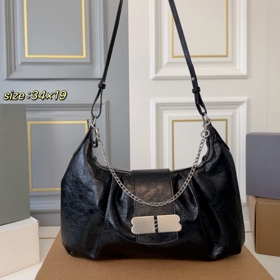 Luxury Women Shoulder Bags Classic Chain Bag Designer Totes Fashionable Bags Solid Color Multiple Bag Styles Available in Two Sizes Letter B Buck