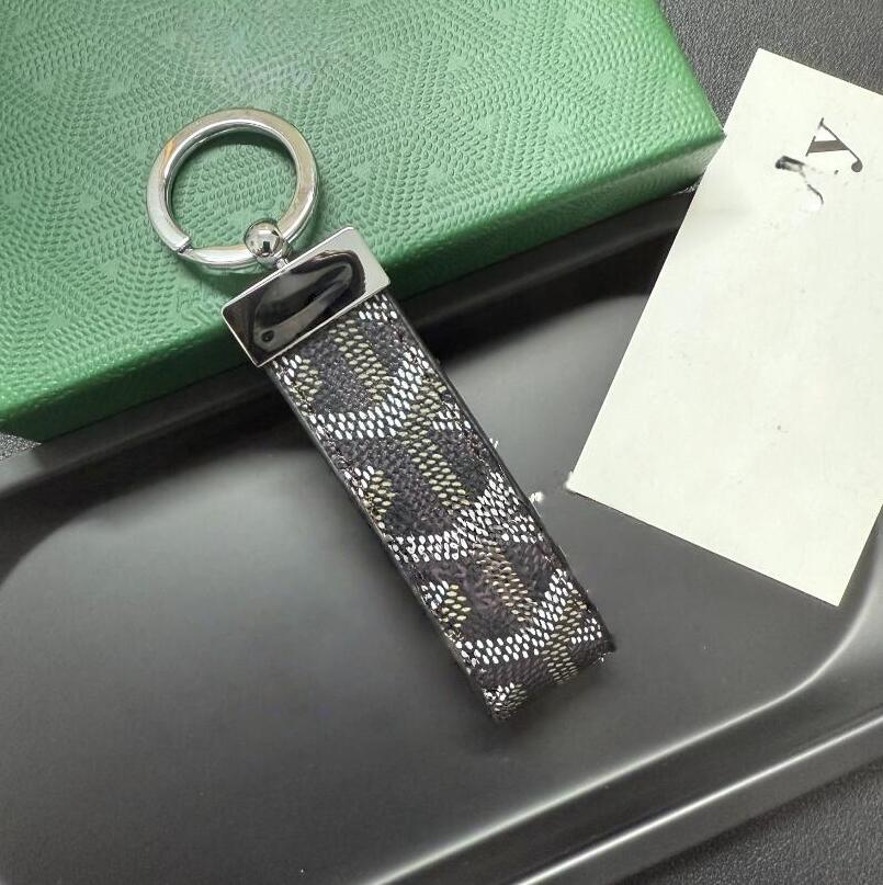 Porte-clés de haute qualité classique exquis luxe designer voiture porte-clés en alliage de zinc lettre unisexe lanière or noir métal petits bijo